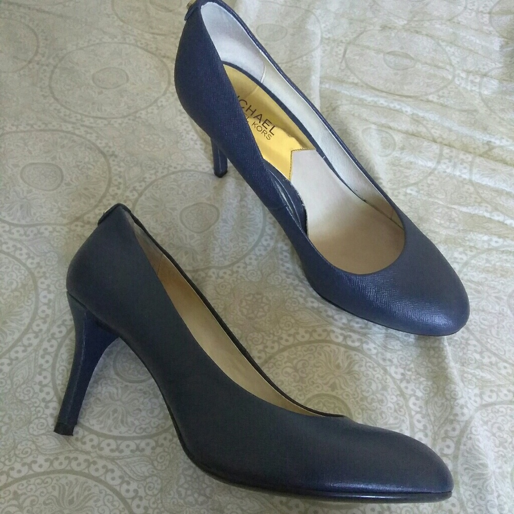 Michael Kors Navy Blue Heels (size 8)